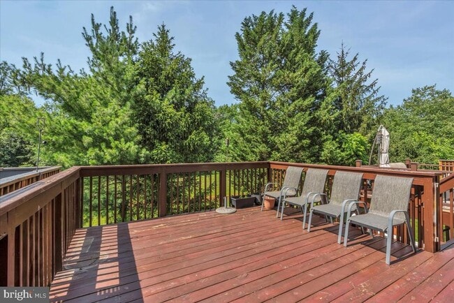 Building Photo - 144 Pennsbury Ln