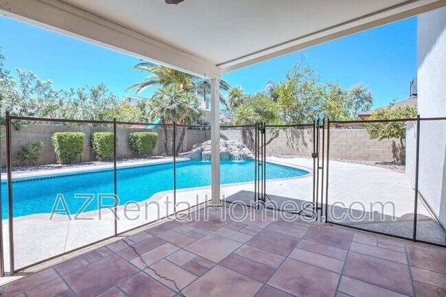 Building Photo - 1033 W Madero Ave