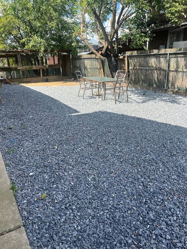 Building Photo - Newly updated 3 bedroom home