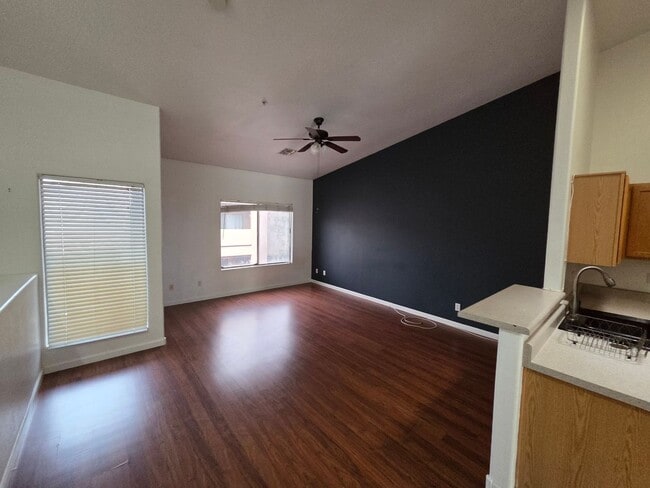 Building Photo - 2 bed / 2 Bath Townhouse in Mesa!