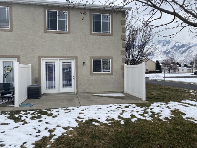 Building Photo - 2355 N 275 E