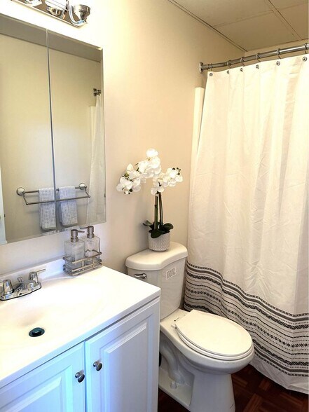 Building Photo - 15 Mount Saint Marys Way