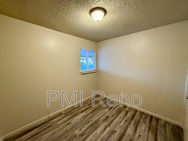 Building Photo - 1931 1/2 Valley Rd