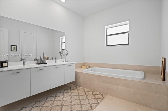 Building Photo - 4407 SW 175th Ave