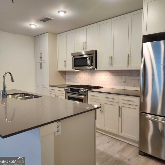 Building Photo - 1100 Howell Mill Rd NW