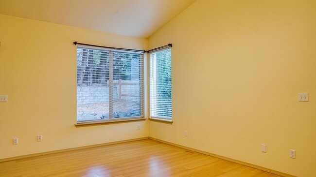 Building Photo - Crofton Hills Rambler