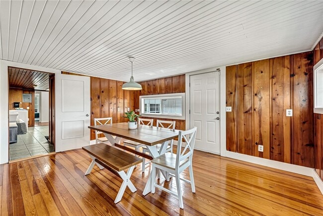 Building Photo - 801 NW C St