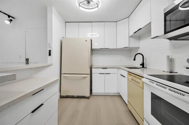 Building Photo - 9514 N Belfort Cir
