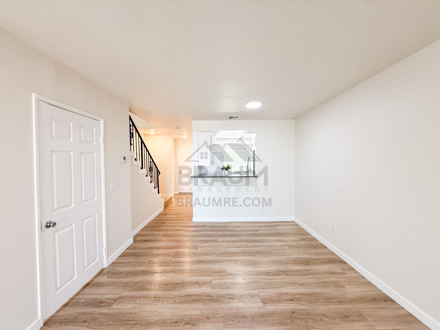 Building Photo - 11839 Burbank Blvd