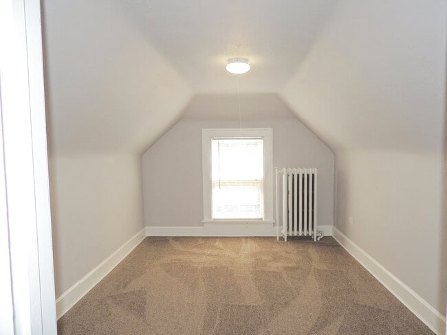 Building Photo - Completely Renovated 5 Bedroom - 1.5 Bath ...