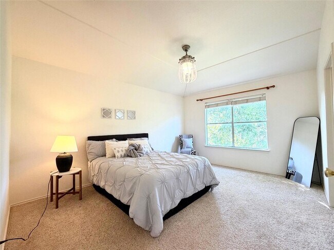 Building Photo - 9802 Copper Creek Dr