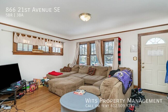 Building Photo - 866 21st Ave SE