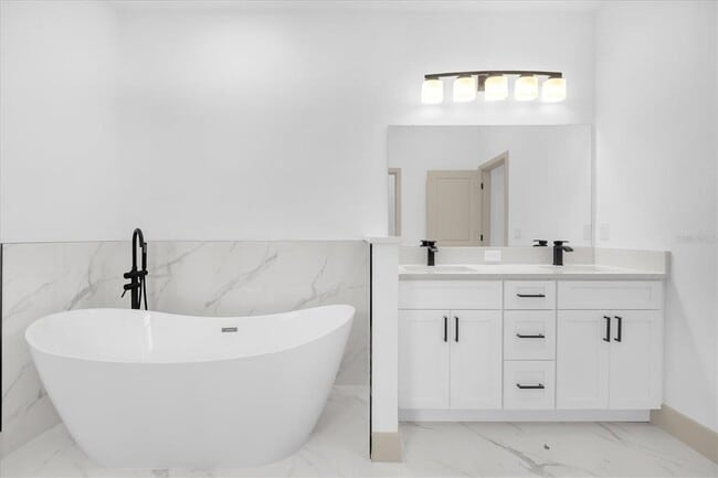 Building Photo - 4717 SW 166th Ln