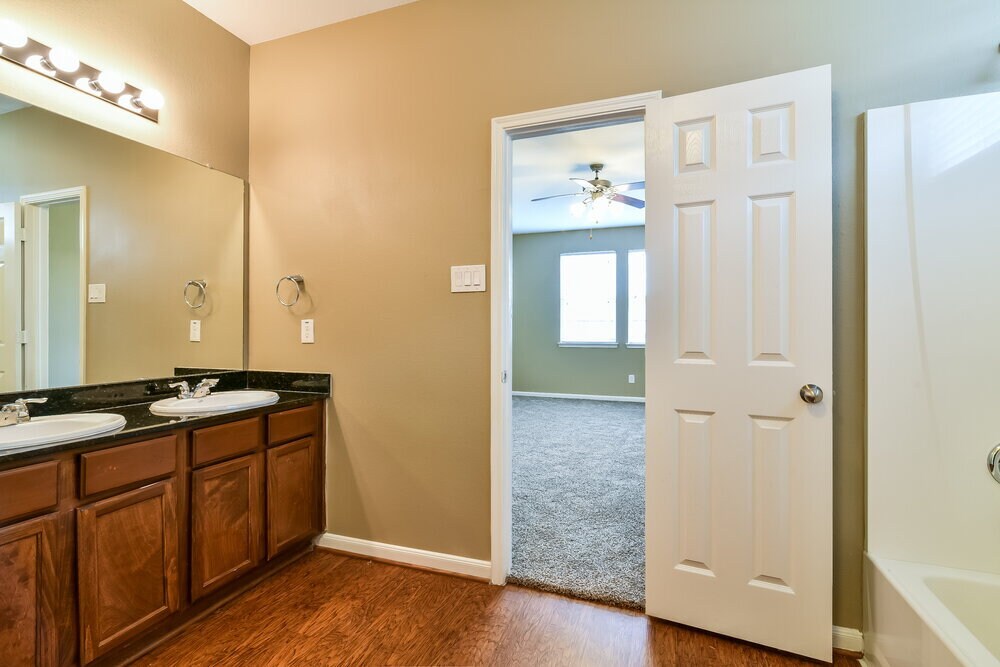Building Photo - 2703 Sleepy Knoll Dr