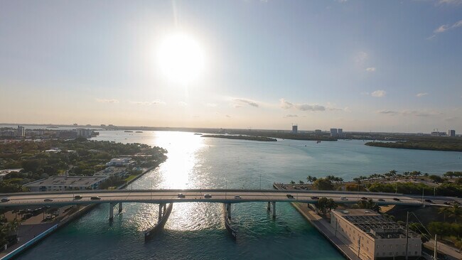 Building Photo - 18021 Biscayne Blvd