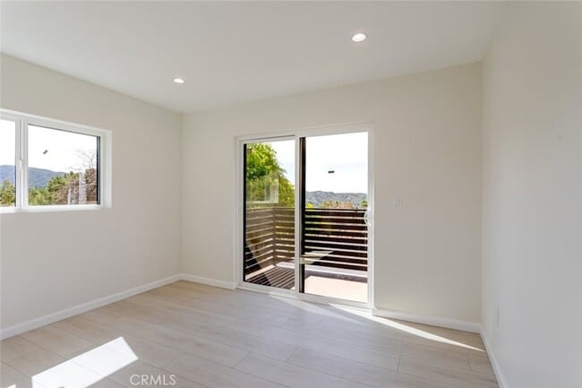 Building Photo - 10787 Las Lunitas Ave