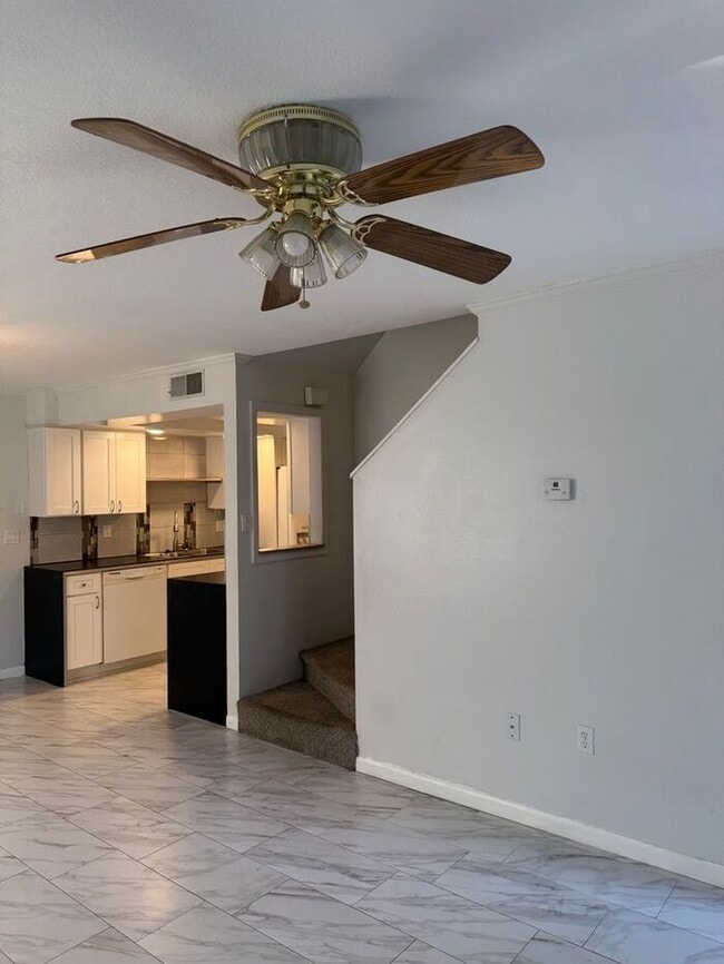 Building Photo - Fantastic 3/3 Townhome in Windsor Pines, Kissimmee