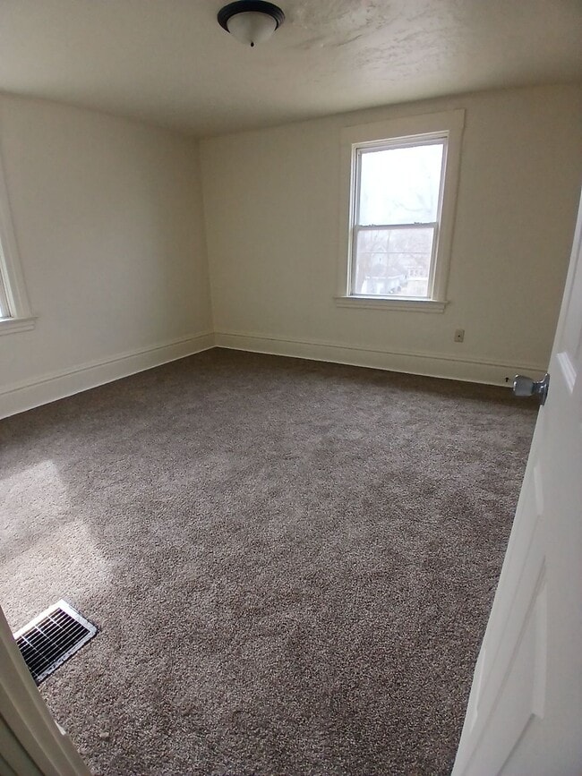 Building Photo - 730 Ashland Ave