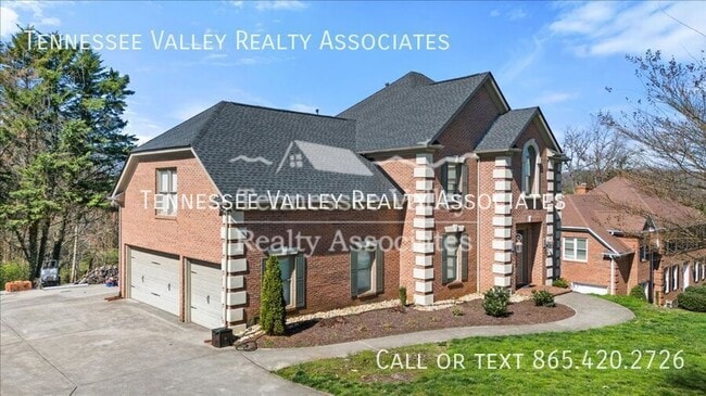 Building Photo - 821 Foxfield Ln