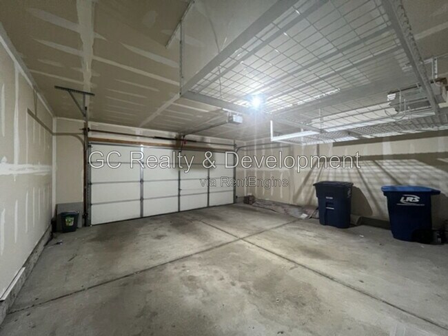 Building Photo - 1271 Evergreen Ave