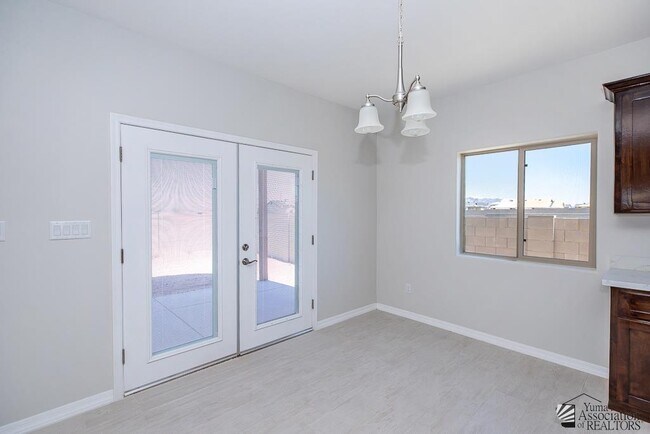 Building Photo - 10688 E 45th St