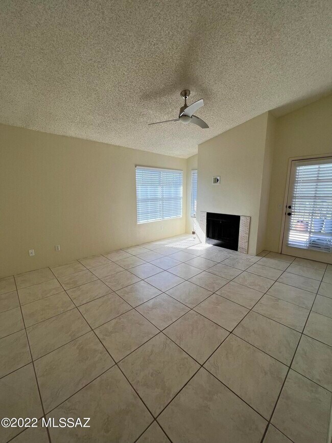 Building Photo - 6451 N Tierra De Las Catalinas