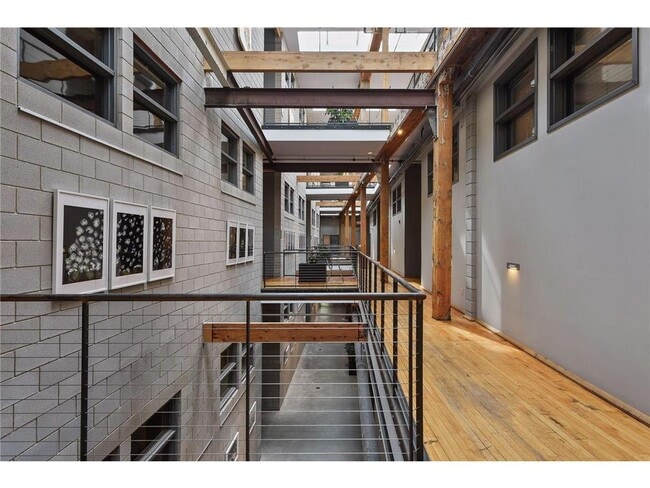 Building Photo - 801 N Washington Ave