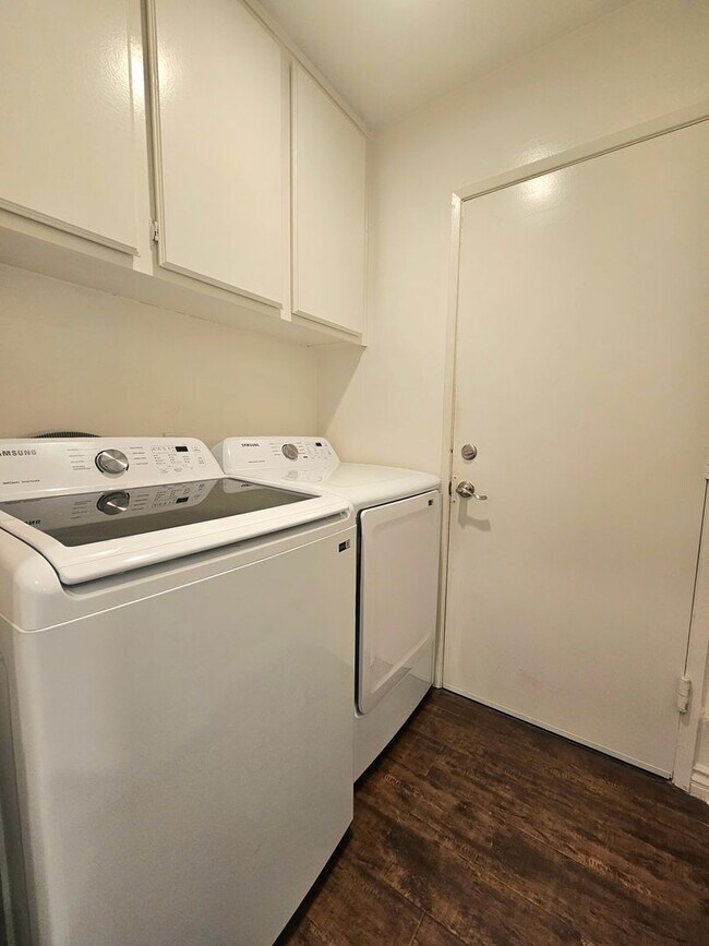 Building Photo - Beautiful 2-Bedroom Home Now Available