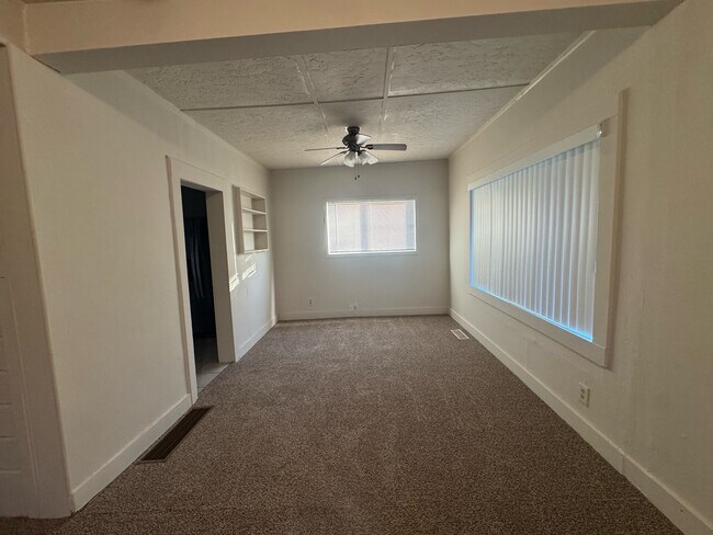 Building Photo - 449 SE 4th Ave