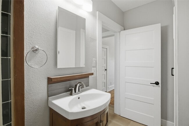 Building Photo - 4875 E Williams Spring Rd