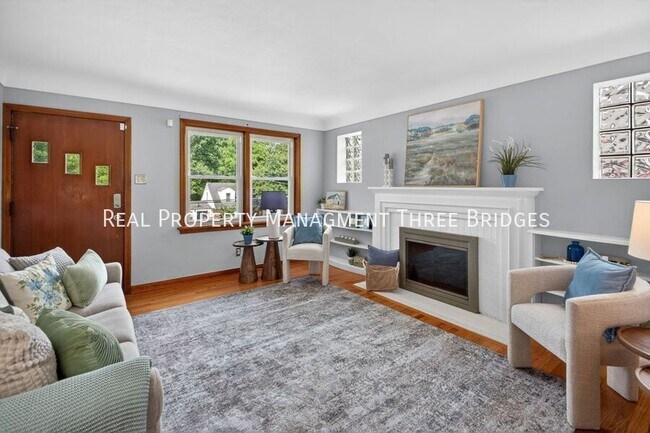 Building Photo - 130 S Barat Ave