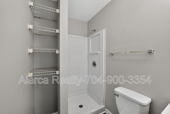 Building Photo - 3134 Driftwood Dr