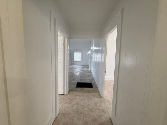 Building Photo - 1181 E Millard Way