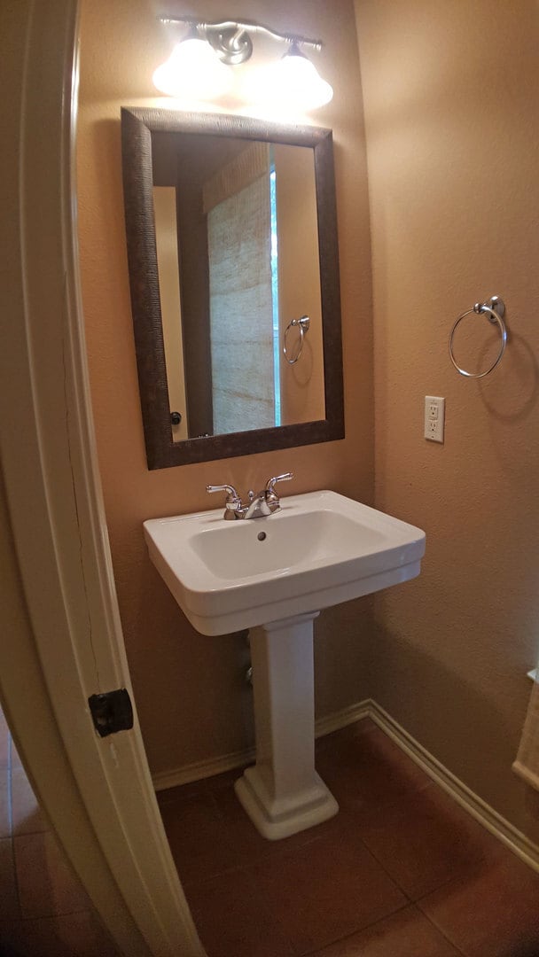 Building Photo - Secluded Hill Country home on huge lot!  Gorgeous home in tranquil setting!