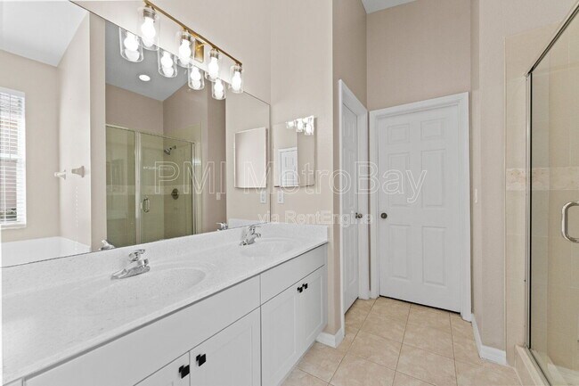 Building Photo - 11709 Holly Creek Dr