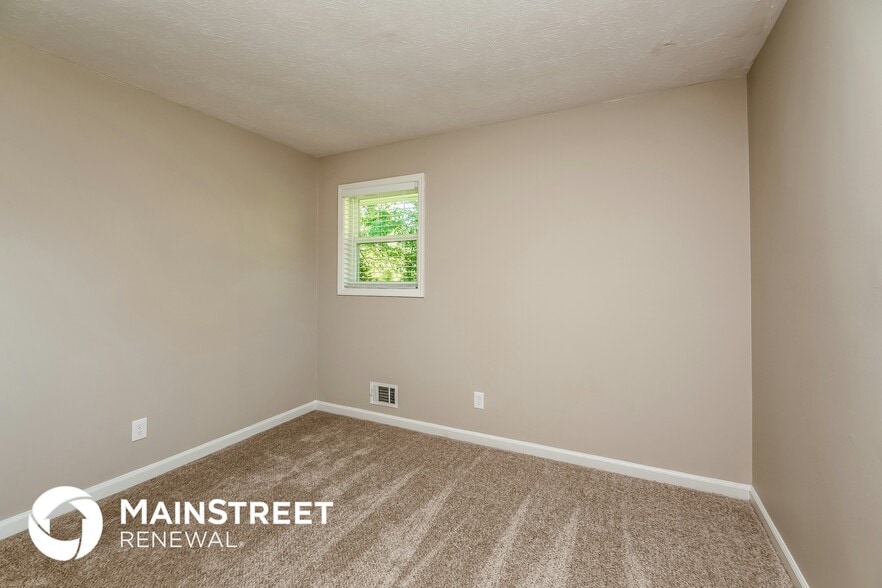 Building Photo - 204 Oxford Way