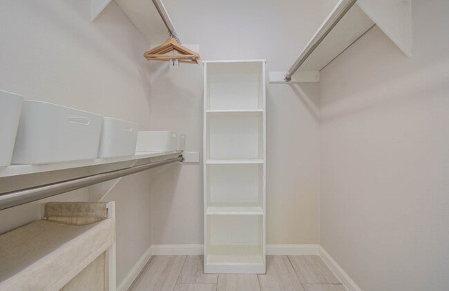 Building Photo - 355 N Post Oak Ln