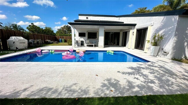 Building Photo - 528 SW 166th Terrace