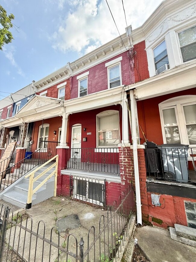 Building Photo - Spacious 4-Bedroom Home in West Philadelphia