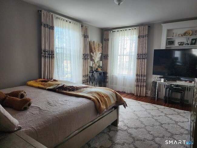 Building Photo - 44 Bamford Ave