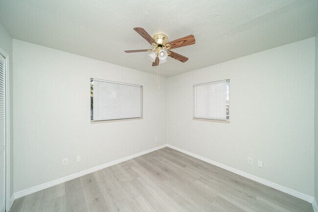 Building Photo - BEAUTIFUL POOL HOUSE NOW AVAILABLE!!! Special Offer! Qualify for a deposit-free option and save o...