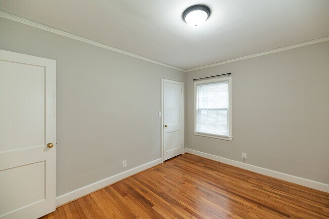 Building Photo - Lovely, Updated 3-Bedroom, 1-Bath Home in Greensboro w/ Fenced Yard