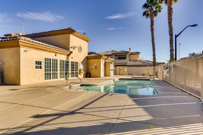 Building Photo - Northwest 1st Floor Condo in a Gated Community