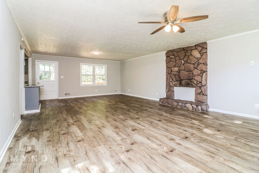 Building Photo - 3179 Robin Hood Ln