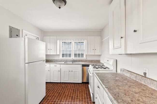 Building Photo - Cute 3 Bed 1 Bath House! Available Now! Call to Schedule a Tour!