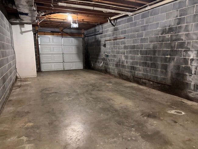 Building Photo - Three Springs Rd. 2188-2190