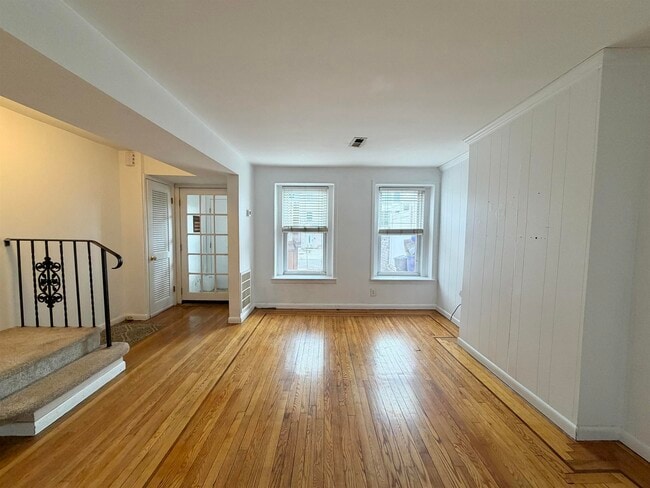 Building Photo - 7 Whitman Ave