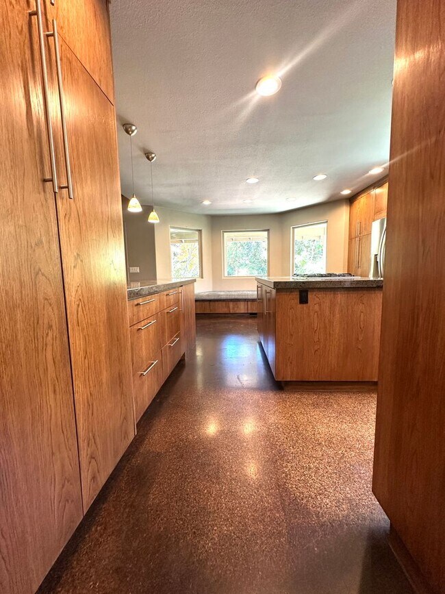 Building Photo - Beautiful 3-Bedroom Home with Open Floor Plan & Private Backyard