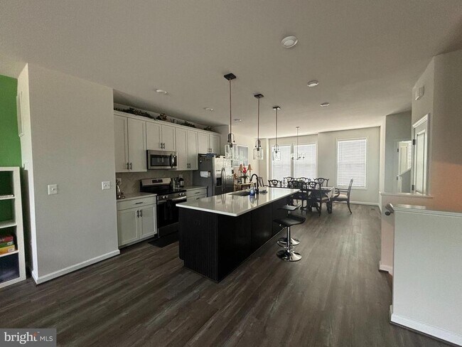 Building Photo - 4105 Bolton Ct