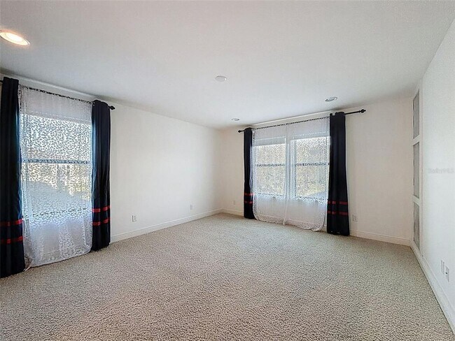 Building Photo - 10701 Laurel Vista Way